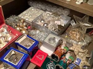 lot 724 image: Holiday Ornaments