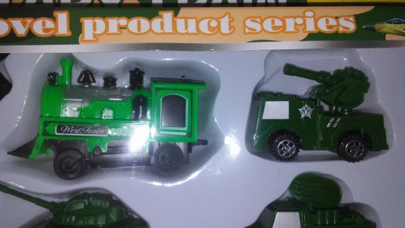 lot 818 image: Battery Operated Military Train with Rails