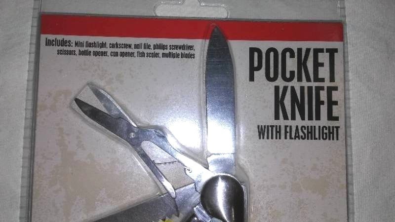 lot 916 image: Multi-Tool Pocket Knife with Flashlight