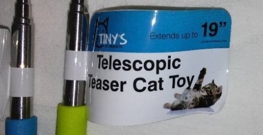 lot 813 image: Telescopic Teaser Cat Toy (2)