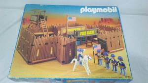 lot 75 image: Playmobil Fort Bravo Fort No. 3773