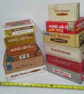 lot 78 image: Vintage Cigar Boxes (12)