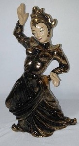 lot 92 image: Asian Geisha Statue.