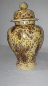 lot 98 image: Vintage Urn.