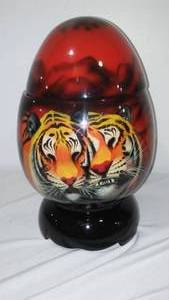 lot 148 image: Tiger Vietnamese Wood Craft Vase