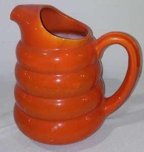 lot 176 image: Vintage Bumble Bee Pitcher.