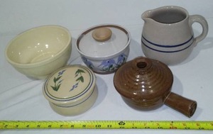 lot 193 image: Stoneware Pieces