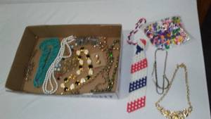 lot 248 image: Jewelry