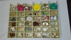 lot 250 image: Jewelry