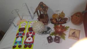 lot 264 image: Crafty Items.