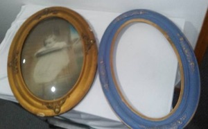 lot 277 image: Antique Oval Frames (2).