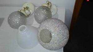 lot 312 image: Vintage Hanging Lamps And Globes (4)