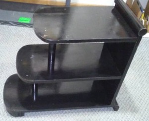 lot 317 image: Super Cute Vintage End Table.