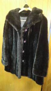 lot 323 image: Womens Fur Look Coat.
