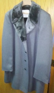 lot 332 image: Mens London Fog Dress Coat.