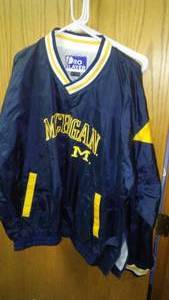 lot 336 image: Michigan Wolverines Pull Over Windbreaker.