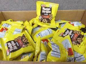 lot 28 image: Case of 130 - 1 oz Keebler Fudge St...