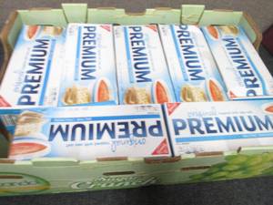 lot 30 image: 7- 1lb Boxes Premium Saltine Cracke...