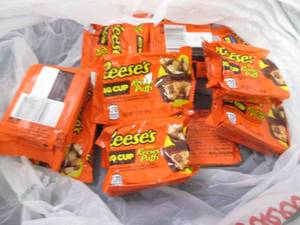 lot 70 image: 12- 1.2 oz Reeses with Reese Puffs...