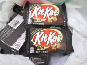 lot 93 image: 12- 1.5 oz KitKat Dark...