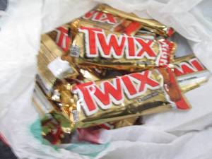 lot 101 image: 12- Twix Bars...