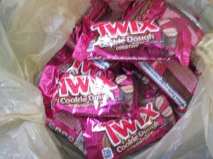 lot 102 image: 12- 1.36 oz Cookie Dough Twix...