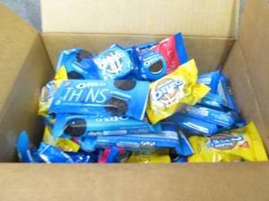 lot 109 image: 56 ct Small Pks Assorted Oreo Cooki...