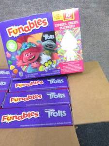 lot 124 image: 4- 8 oz( 10 pouches) Boxes Trolls F...