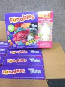 lot 125 image: 4- 8 oz( 10 pouches) Boxes Trolls F...