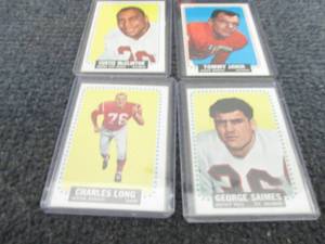 lot 288 image: Vintage Topps Football Cards...