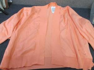 lot 372 image: 2XL Ladies Cardigan...