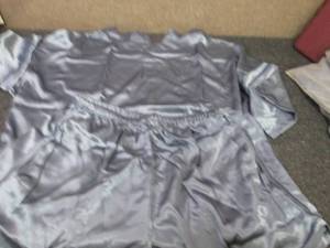 lot 379 image: Ladies XL Silk PJ Shorts Set...