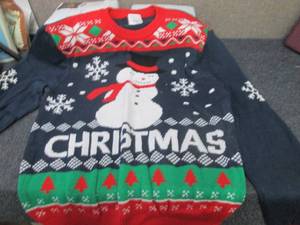lot 383 image: L Christmas Sweater...