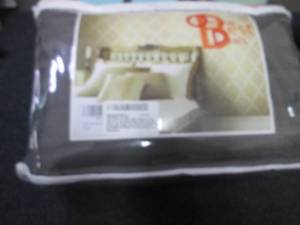 lot 439 image: Split California King Sheet Set...