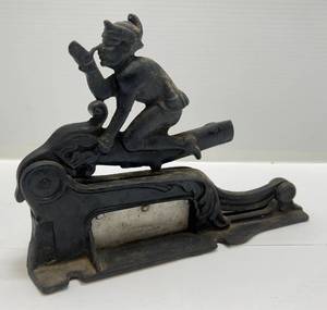 lot 20 image: Antique Cast Iron Tobacco Cutter (Has Broken Handle But Still Works