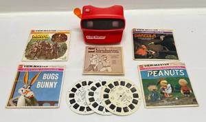 lot 35 image: Vintage View-Master With View-Master Reels Including Dracula, Korg & More