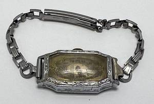 lot 53 image: Vintage Winton Rolled Gold Plated 15 Jewel Womens Watch