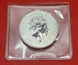 lot 76 image: 2020 UK Great Britain Queen Elizabeth II Horse Beasts Silver 2 Oz. Coin (In Protective Sleeve)