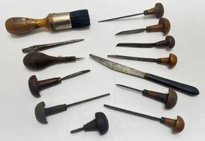 lot 83 image: Vintage Wood Chisels & More
