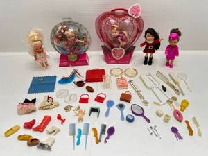 lot 163 image: 2007 Kelly Barbies Sister NIB & Misc. Barbie Accessories & More