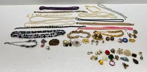 lot 175 image: Misc. Vintage Costume Jewelry & More