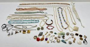 lot 176 image: Misc. Vintage Costume Jewelry & More