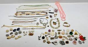 lot 177 image: Misc. Vintage Costume Jewelry & More