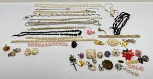 lot 178 image: Misc. Vintage Costume Jewelry & More