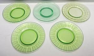 lot 191 image: 8 Uranium Glass Plates (Barely Glows)