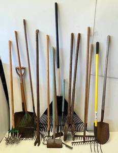 lot 206 image: Group Of Yard Tools