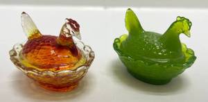 lot 219 image: Vintage Boyd Glass Chicken Salt Dishes