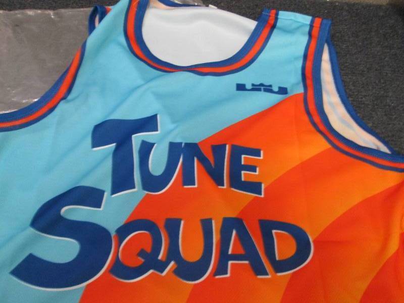 lot 260 image: Mens Medium Tune Squad Tank...