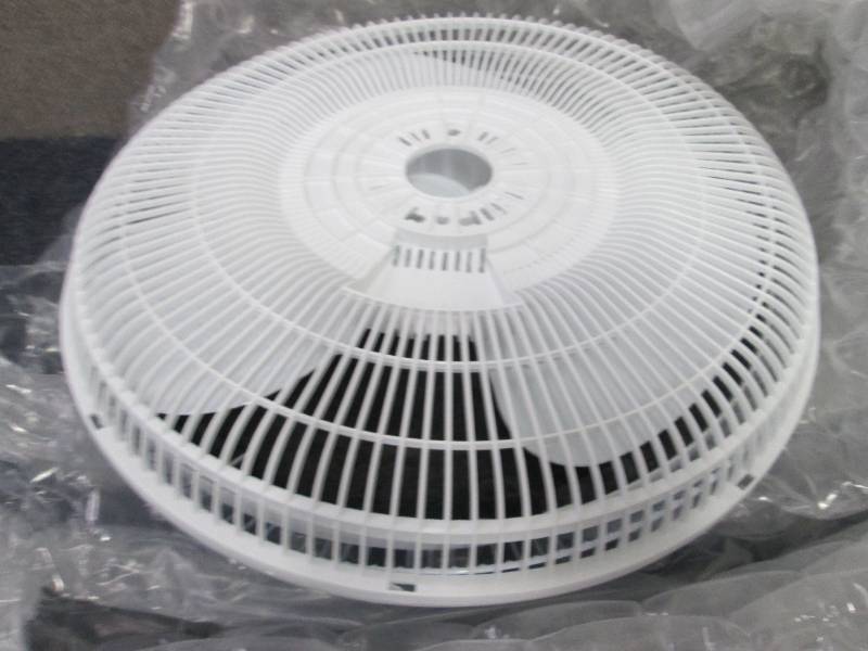 lot 47 image: BLACKDECKER 16 Oscillating Pedest...