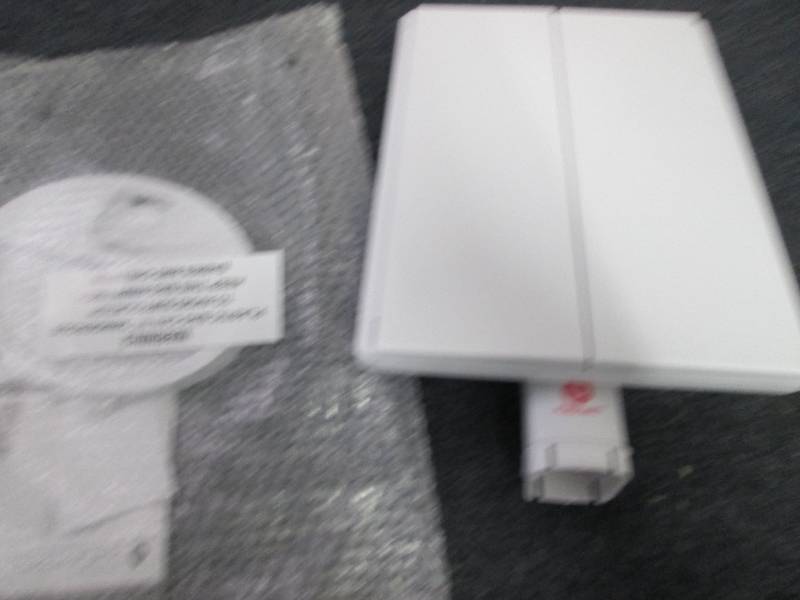 lot 7 image: Trifold Vanity Makeup Mirror open b...